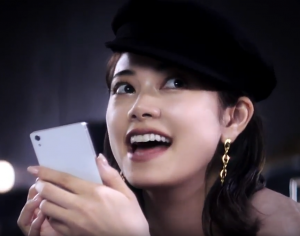 アンドモールのCMの女優モデルが可愛い！バービーと話す欲しがり屋さんは誰？