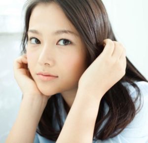 行列の草刈麻有が可愛い！不仲な俳優Kやアゴ整形画像と結婚や彼氏は？